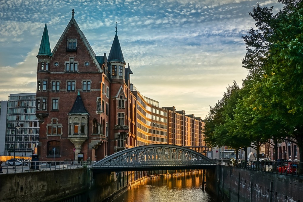 This image has an empty alt attribute; its file name is hamburg-3071437_1280-1024x682.jpg